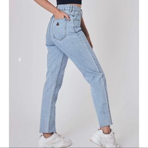 Abrand 94 High Slim Mom Jeans